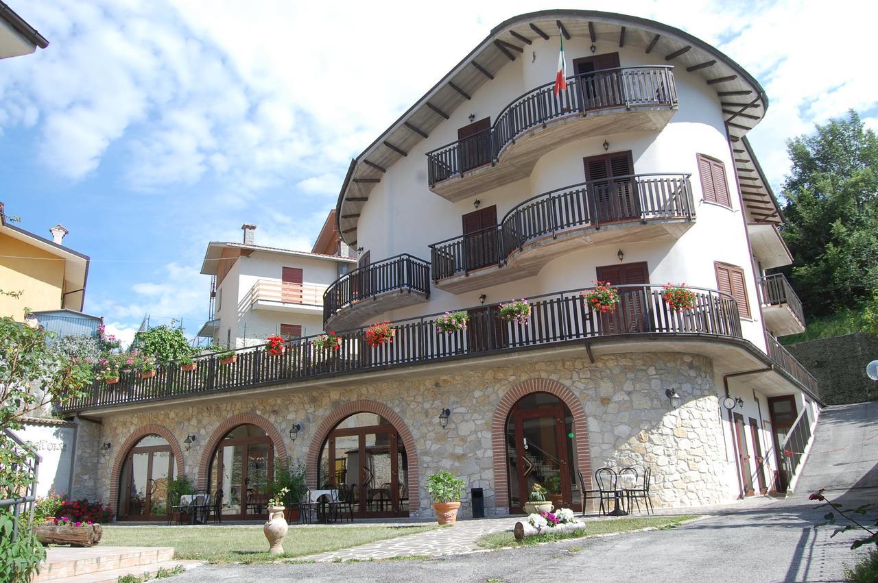B&B La Tana Dell'Orso Villalago Exterior photo