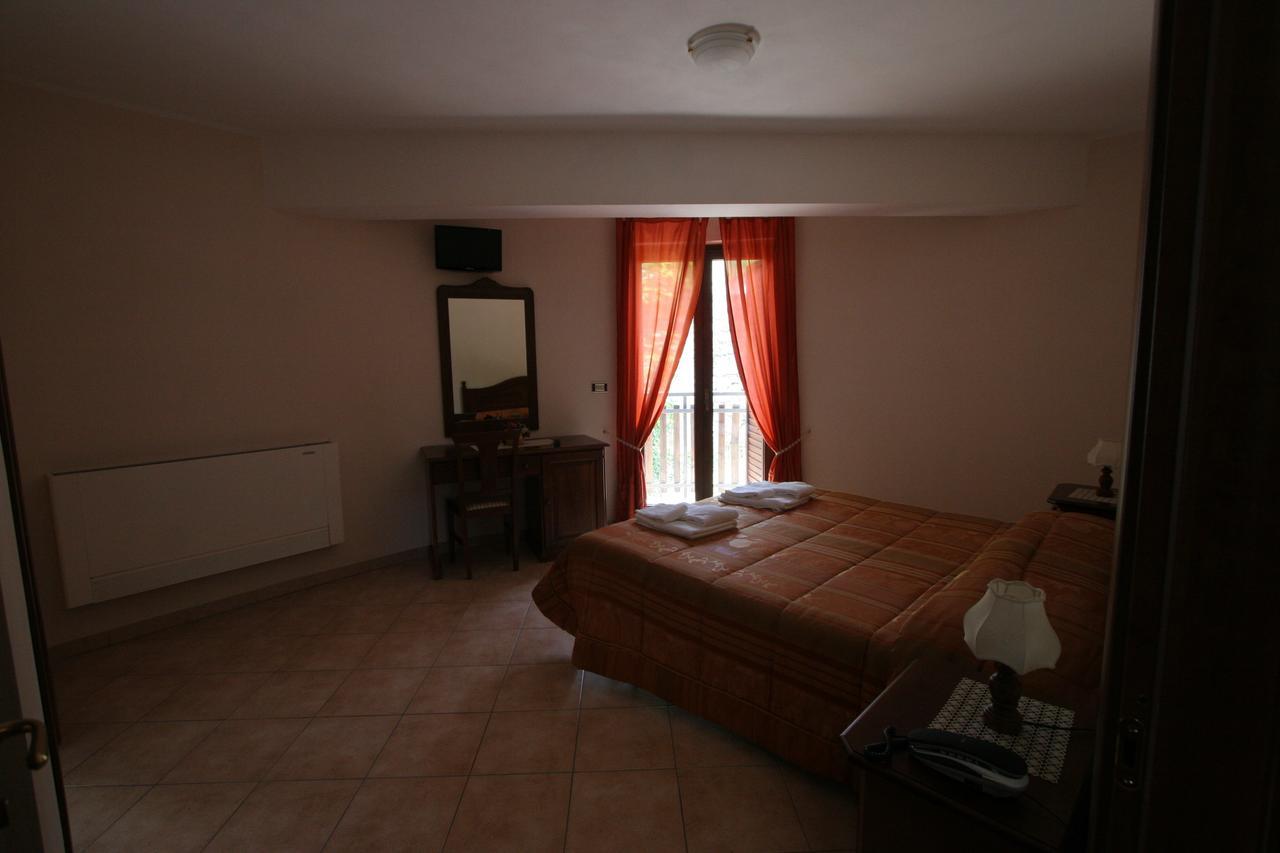 B&B La Tana Dell'Orso Villalago Exterior photo