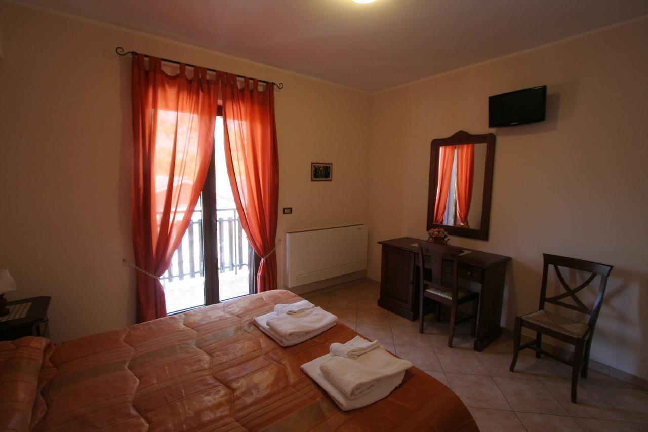 B&B La Tana Dell'Orso Villalago Exterior photo